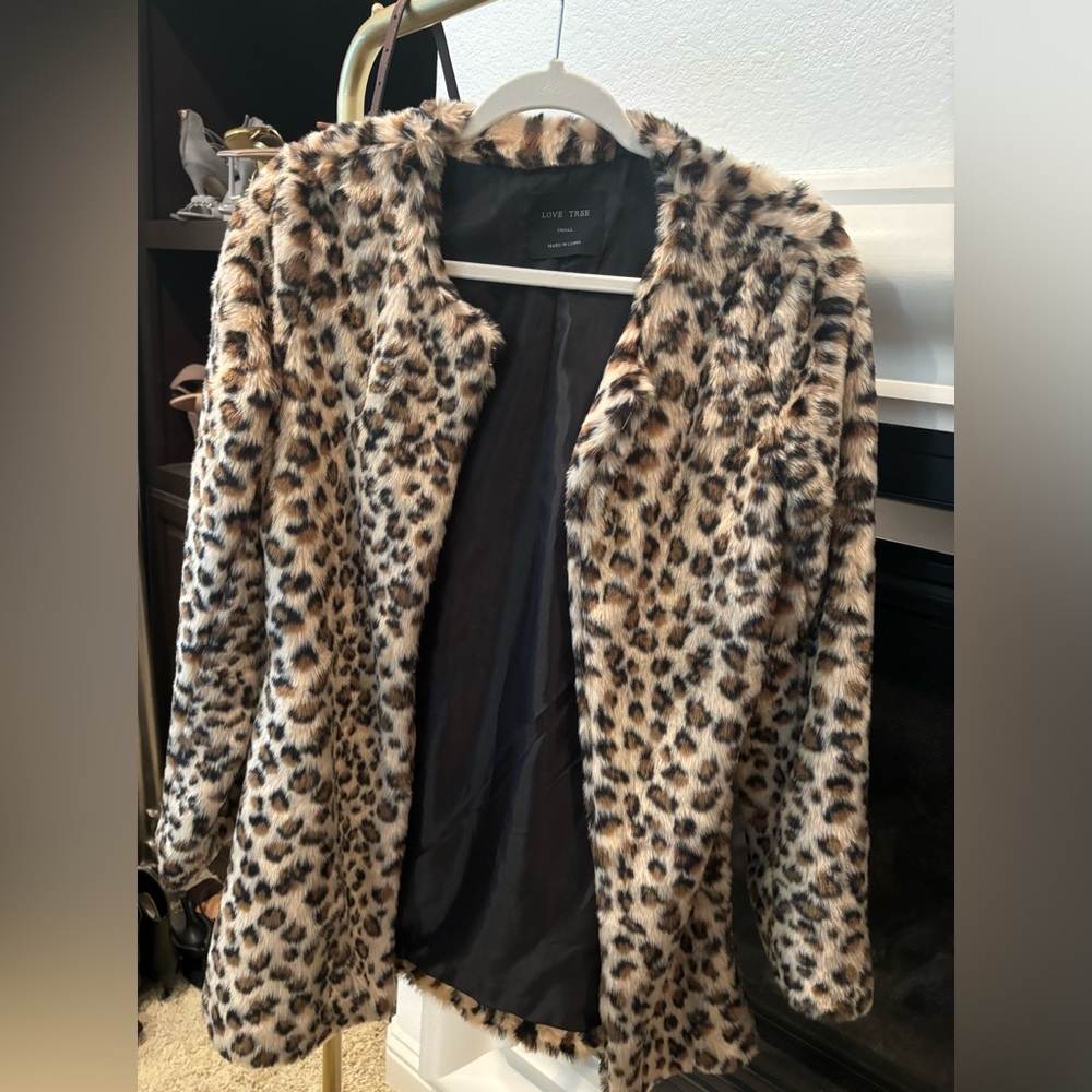Love Tree Collarless Leopard Print, Faux Fur Coat.